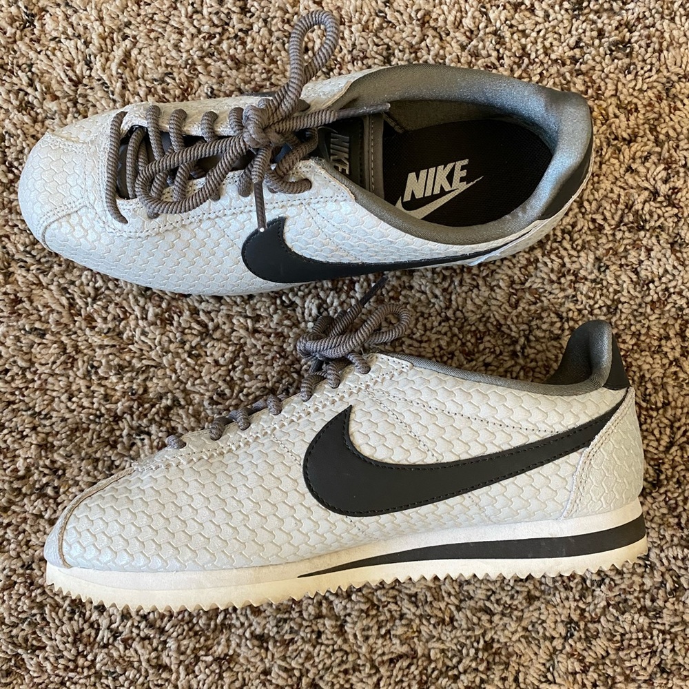 NIKE - Cortez Sneakers - Silver & Gray Snake Print - 8.5